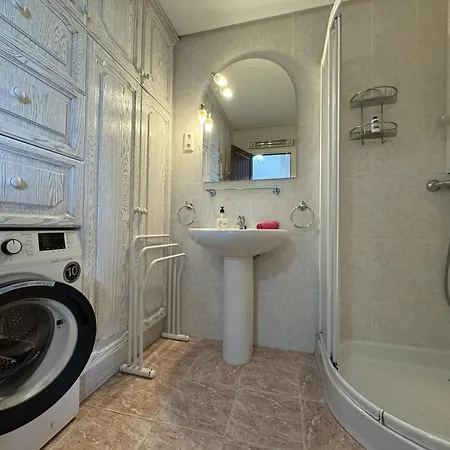 Apartment With Secure Underground Parking *