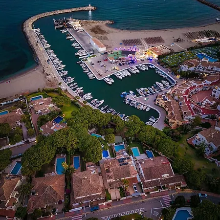 With Secure Underground Parking Apartman Marbella