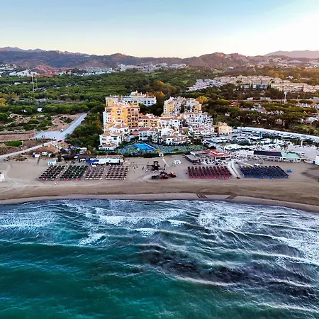 With Secure Underground Parking Apartment *